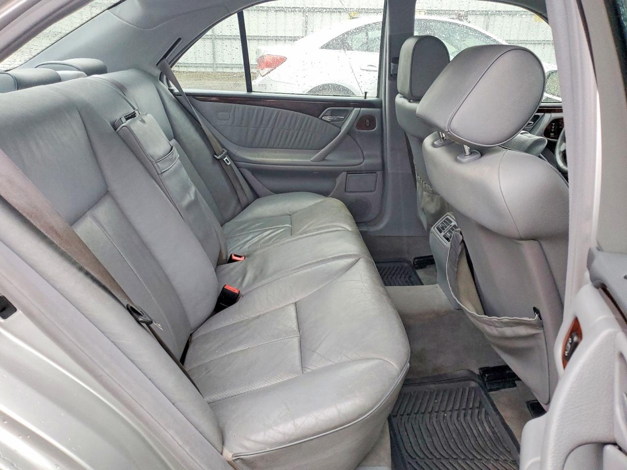 2000 Mercedes-benz E 320 Серебряный vin: WDBJF65J3YB030230