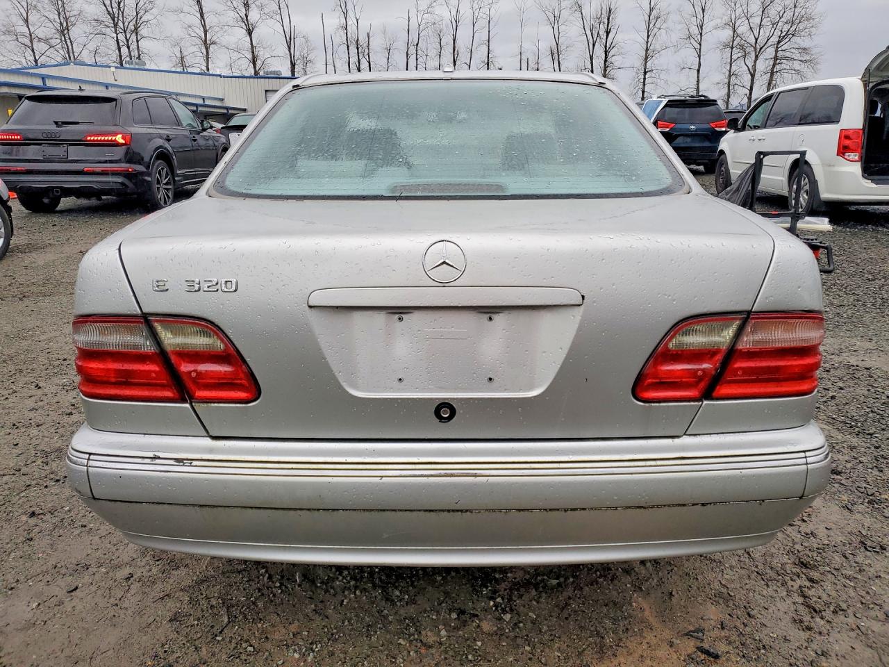 2000 Mercedes-benz E 320 Серебряный vin: WDBJF65J3YB030230