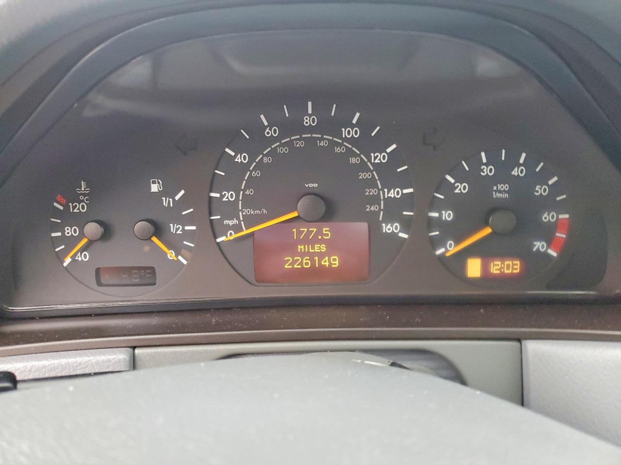 2000 Mercedes-benz E 320 Серебряный vin: WDBJF65J3YB030230