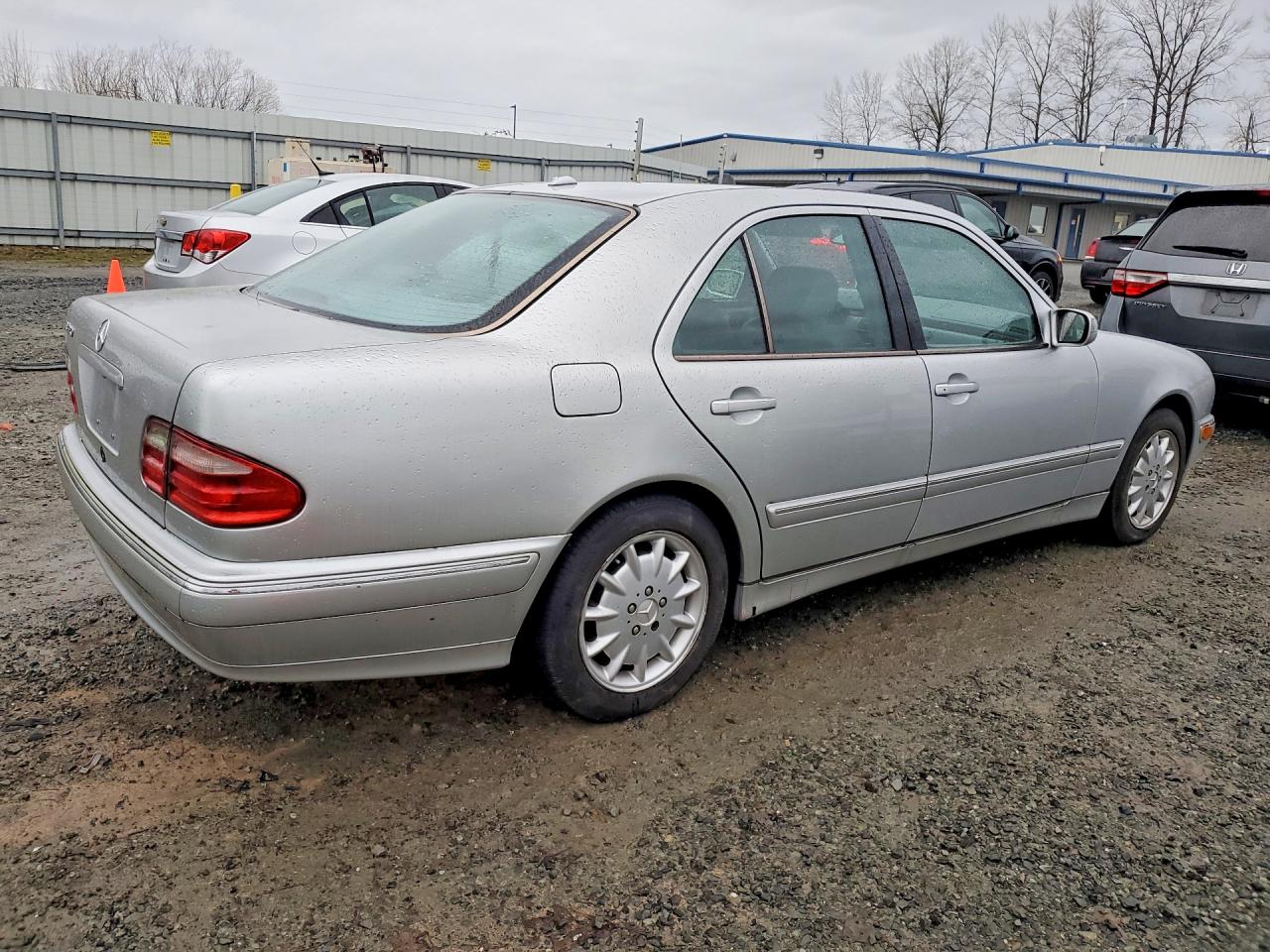 2000 Mercedes-benz E 320 Серебряный vin: WDBJF65J3YB030230