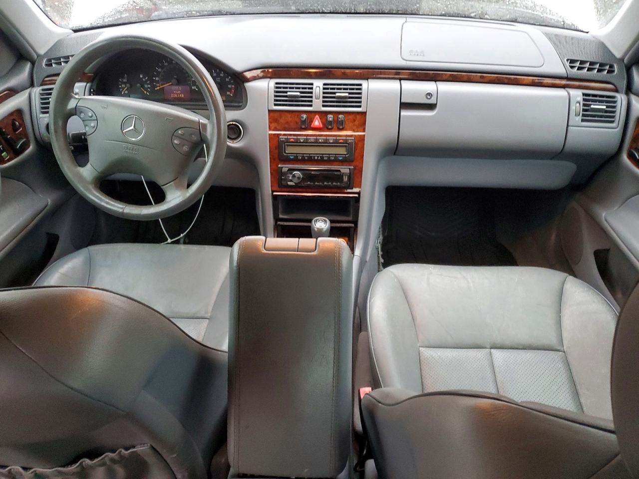 2000 Mercedes-benz E 320 Серебряный vin: WDBJF65J3YB030230