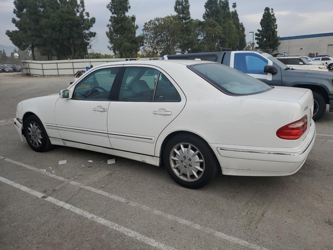 2000 Mercedes-benz E 320 Белый vin: WDBJF65J3YB055760