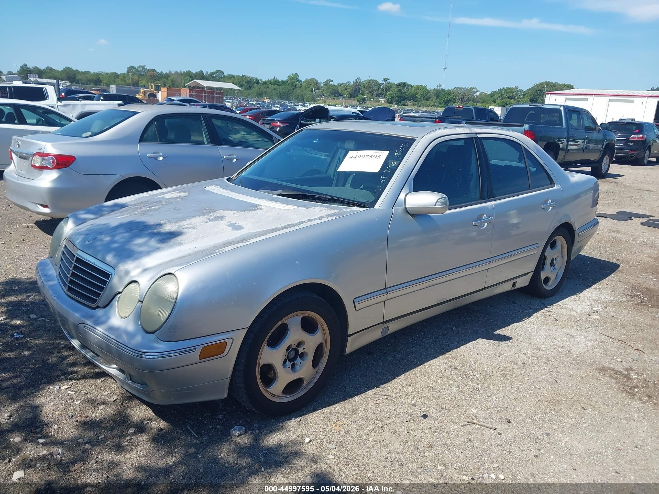 2000 Mercedes-benz E 320   Серебряный vin: WDBJF65J3YB107016