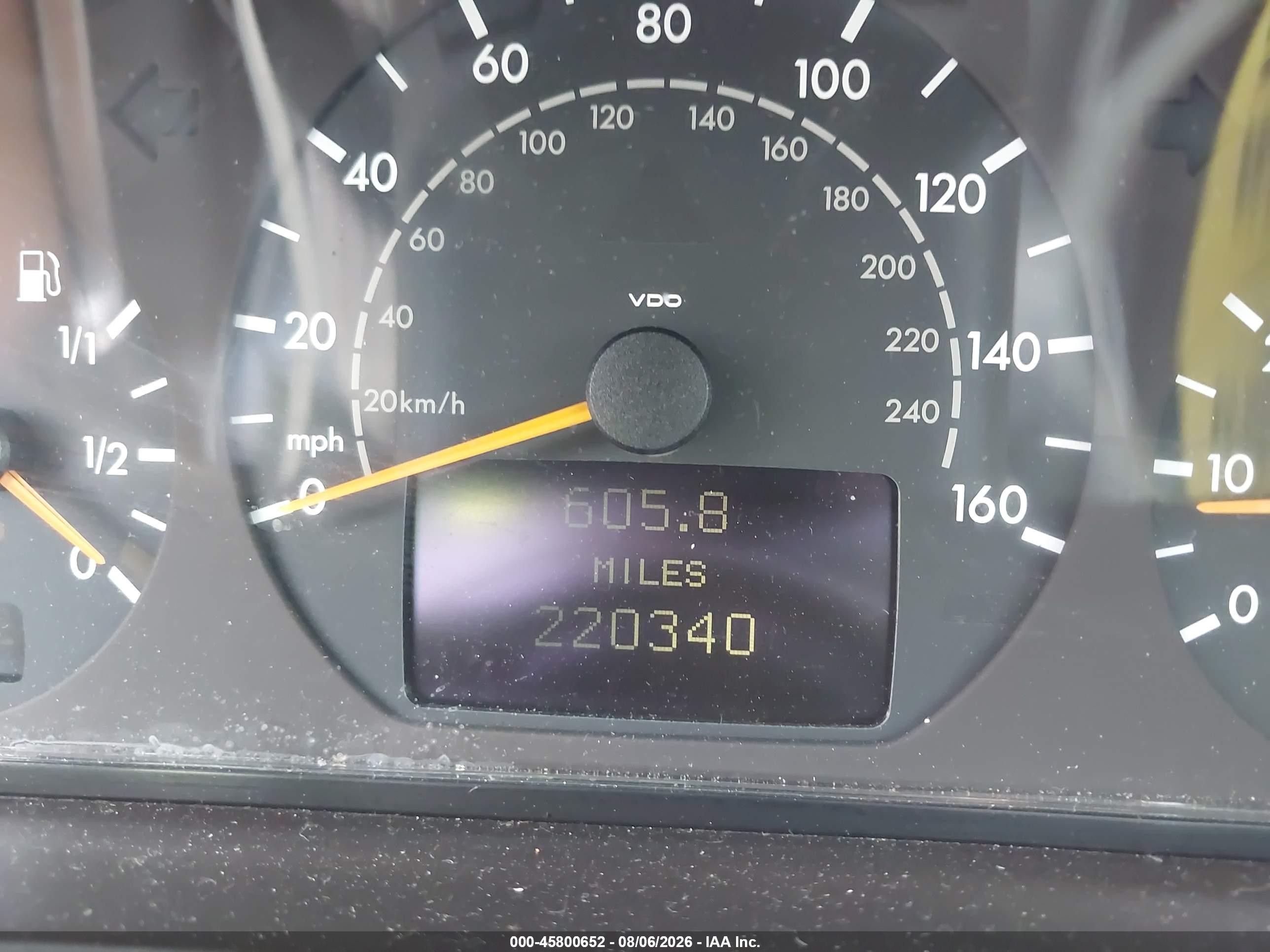 2000 Mercedes-benz E 320   Silver vin: WDBJF65J3YB119053