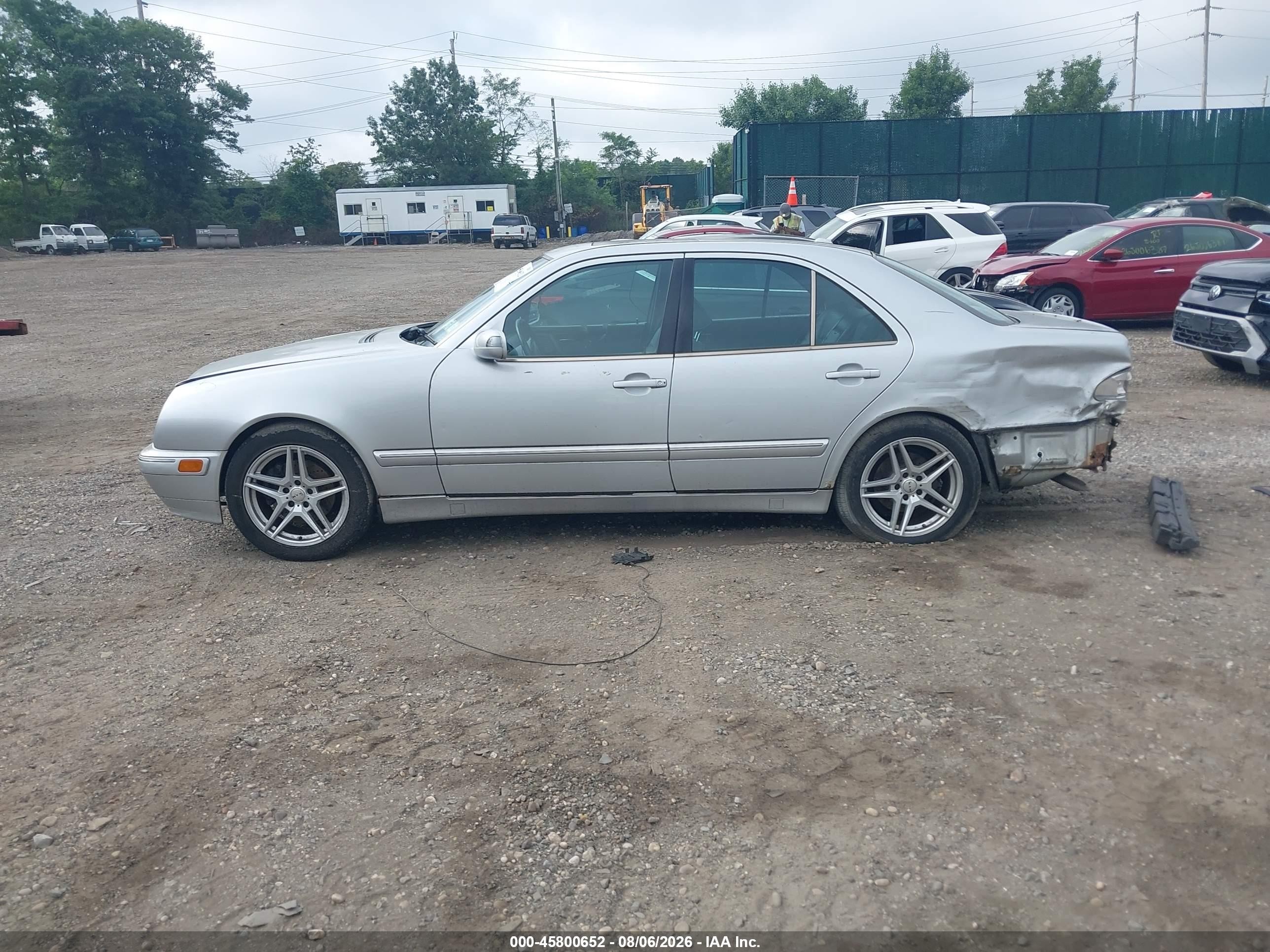 2000 Mercedes-benz E 320   Silver vin: WDBJF65J3YB119053