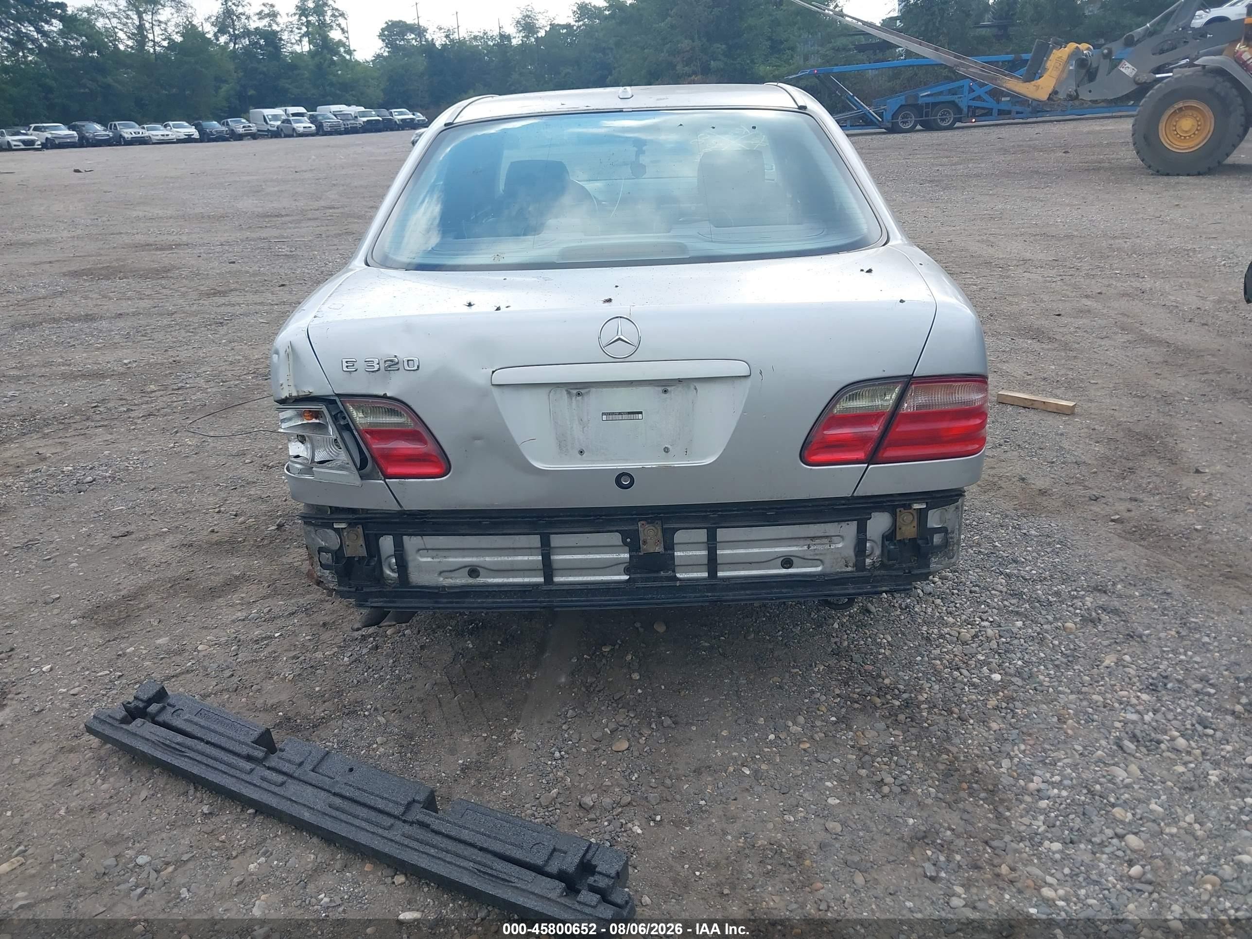 2000 Mercedes-benz E 320   Silver vin: WDBJF65J3YB119053