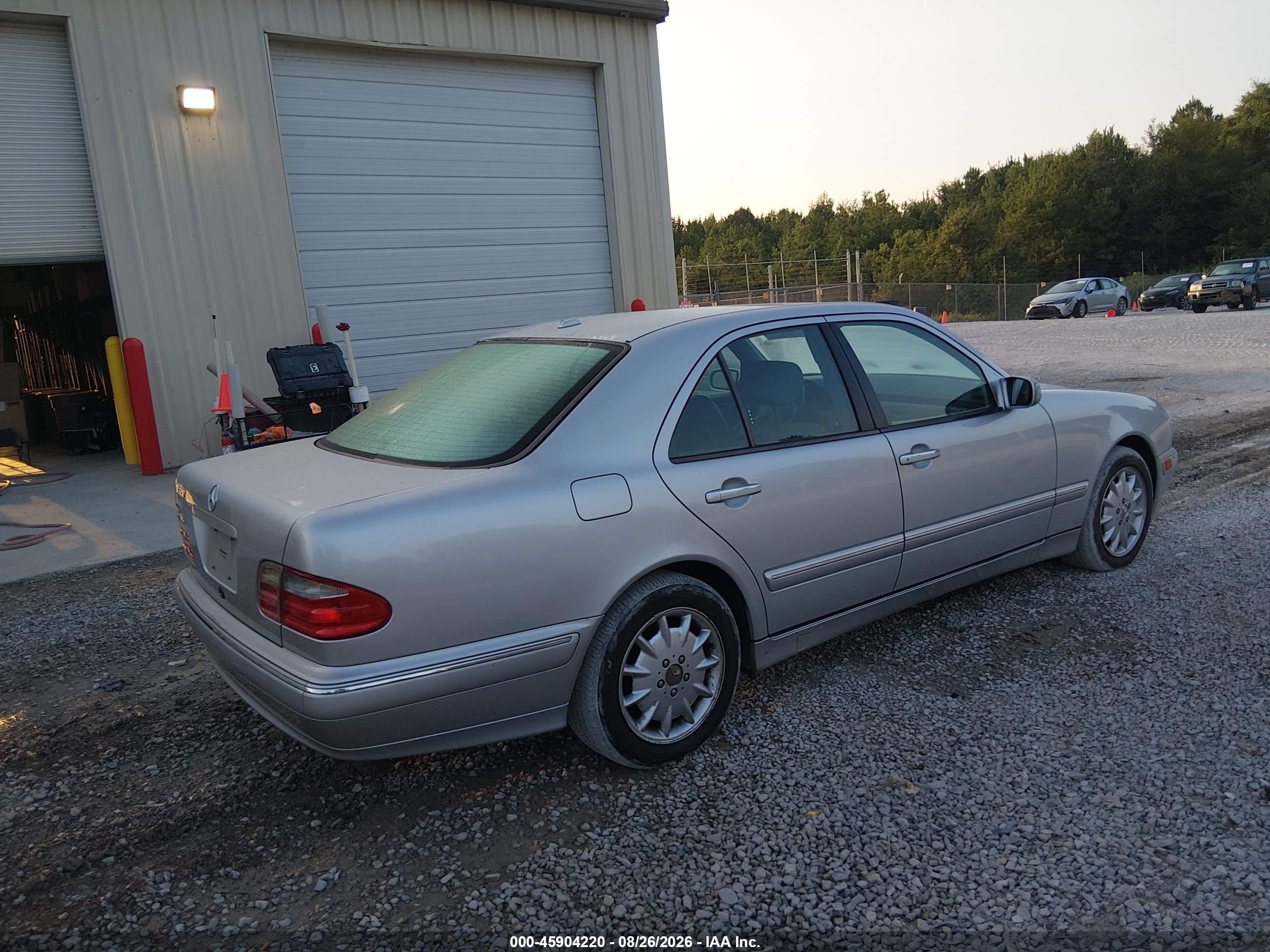 2001 Mercedes-benz E 320   Silver vin: WDBJF65J41B230992