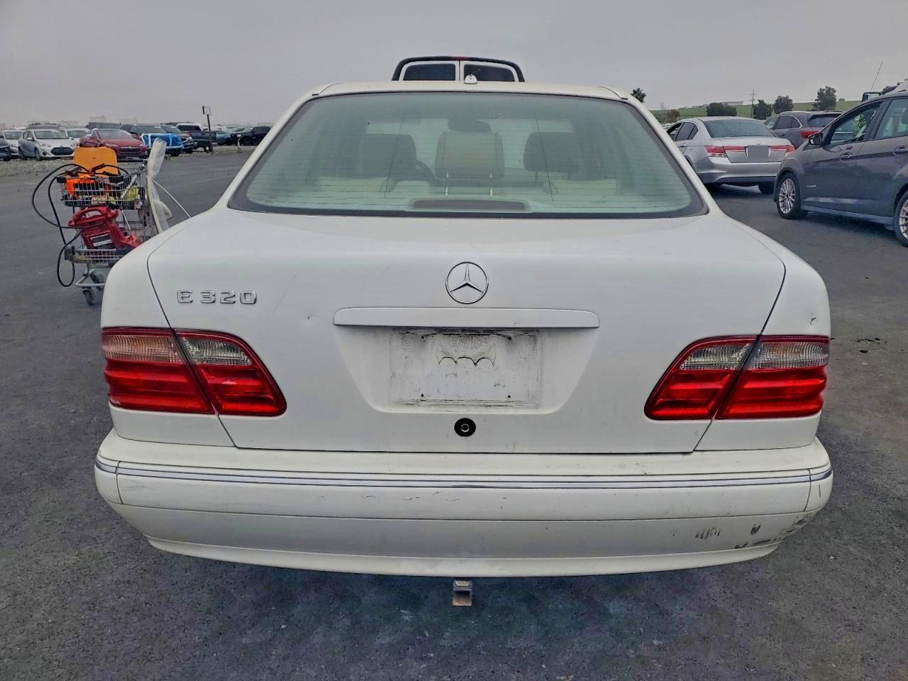 2001 Mercedes-benz E 320 White vin: WDBJF65J41B247081