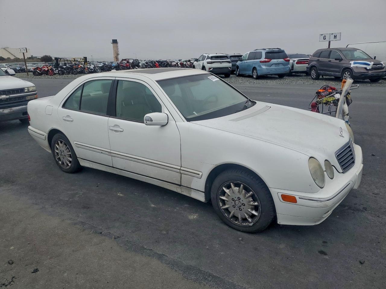 2001 Mercedes-benz E 320 White vin: WDBJF65J41B247081