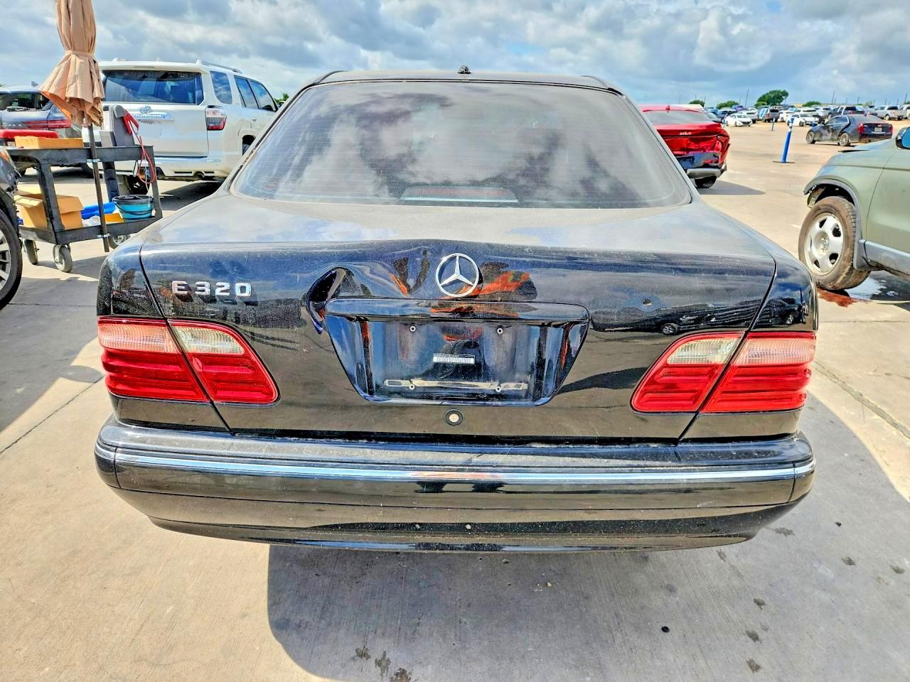 2001 Mercedes-benz E 320 Black vin: WDBJF65J41B255441