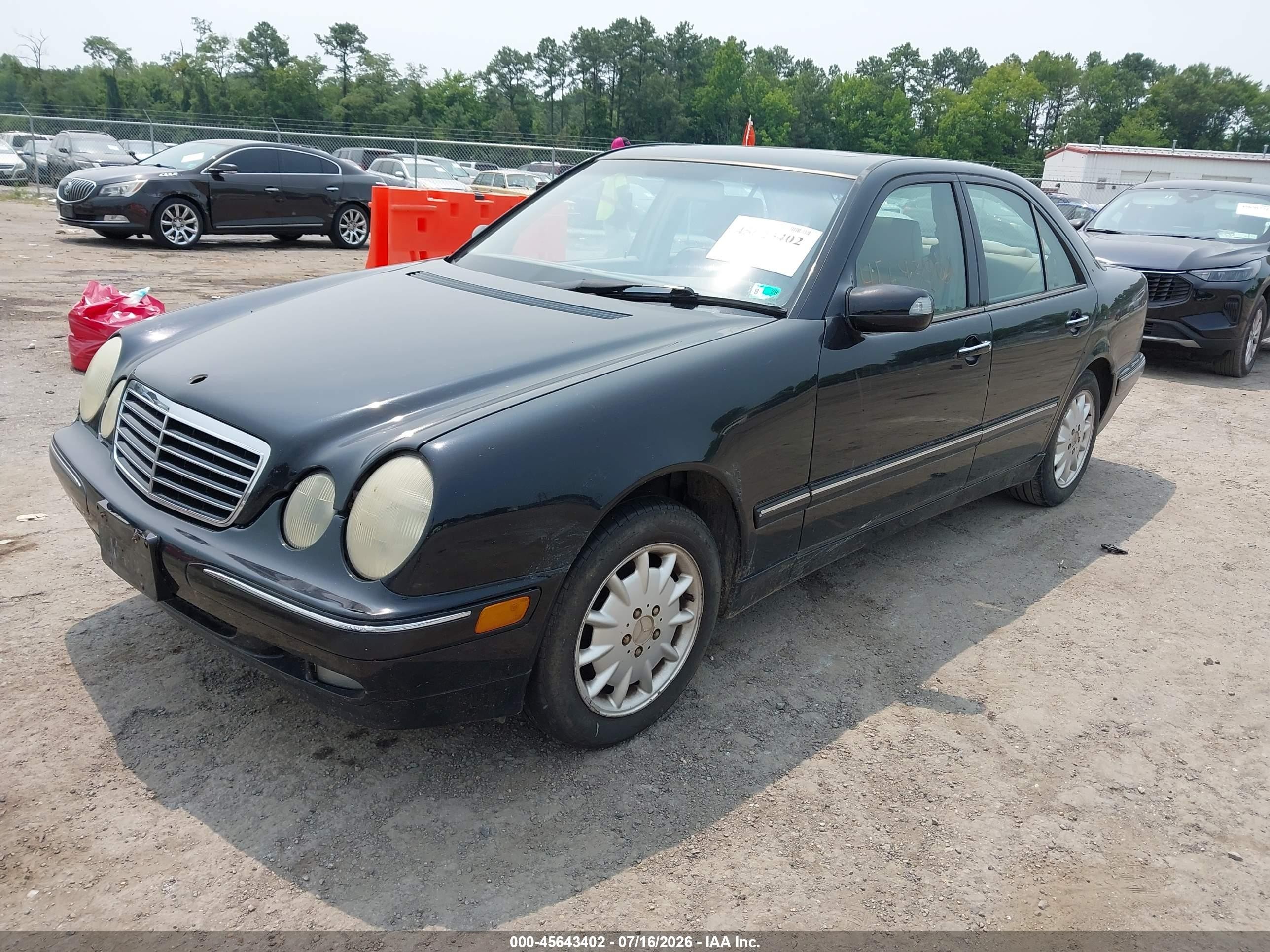 2001 Mercedes-benz E 320   Black vin: WDBJF65J41B314388