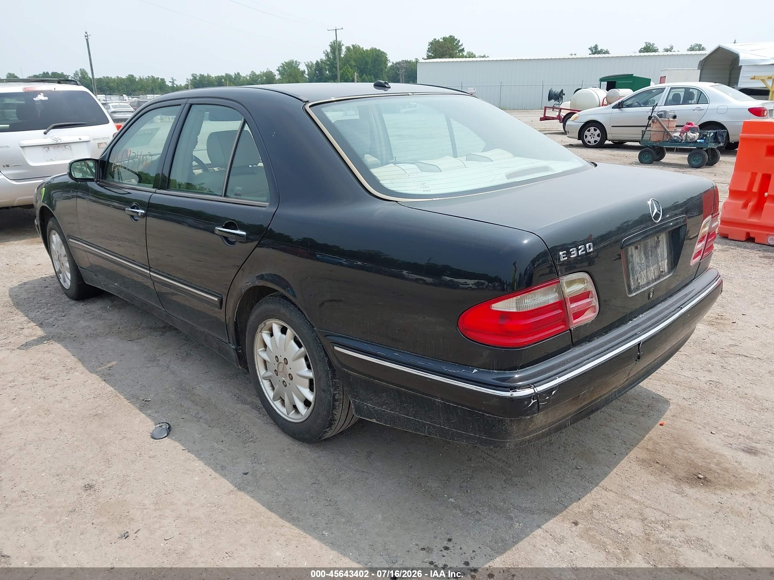 2001 Mercedes-benz E 320   Black vin: WDBJF65J41B314388
