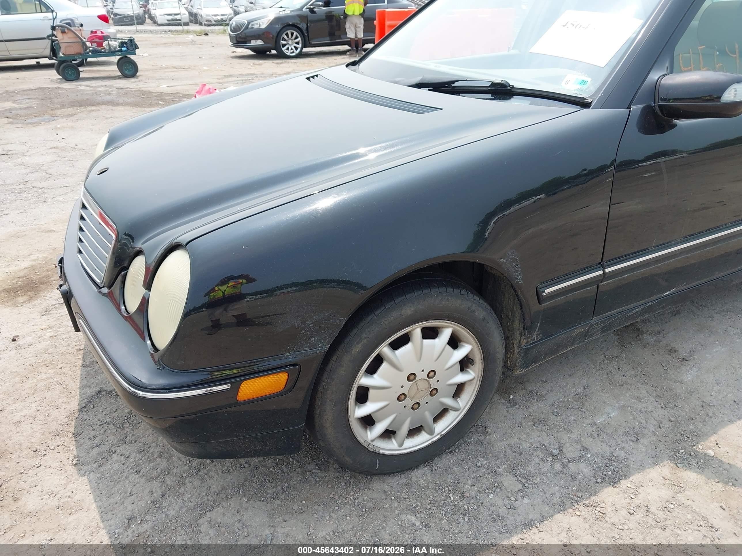 2001 Mercedes-benz E 320   Black vin: WDBJF65J41B314388