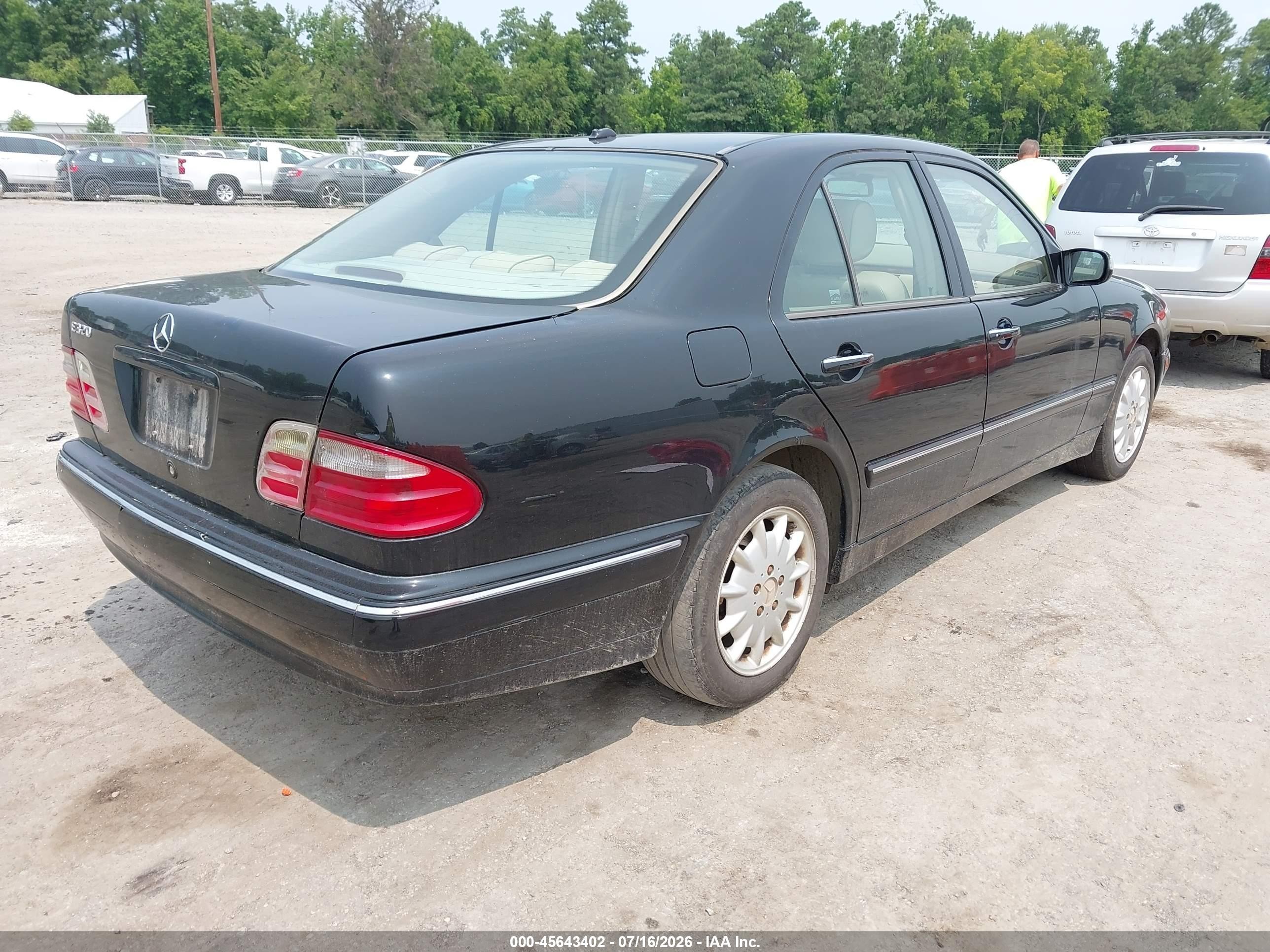 2001 Mercedes-benz E 320   Black vin: WDBJF65J41B314388