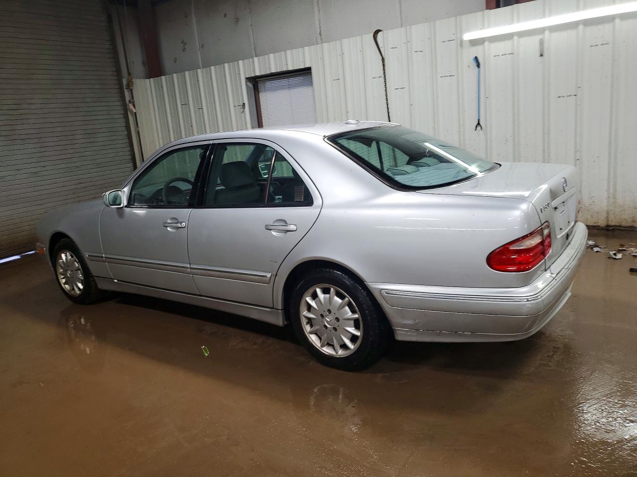 2000 Mercedes-benz E 320 Silver vin: WDBJF65J4YB026106