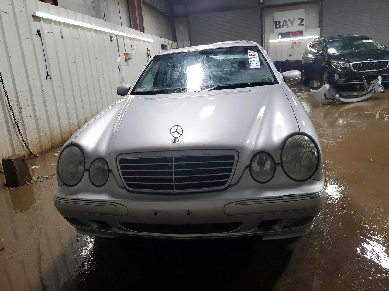2000 Mercedes-benz E 320 Silver vin: WDBJF65J4YB026106
