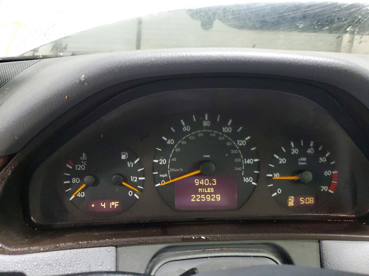 2000 Mercedes-benz E 320 Silver vin: WDBJF65J4YB026106
