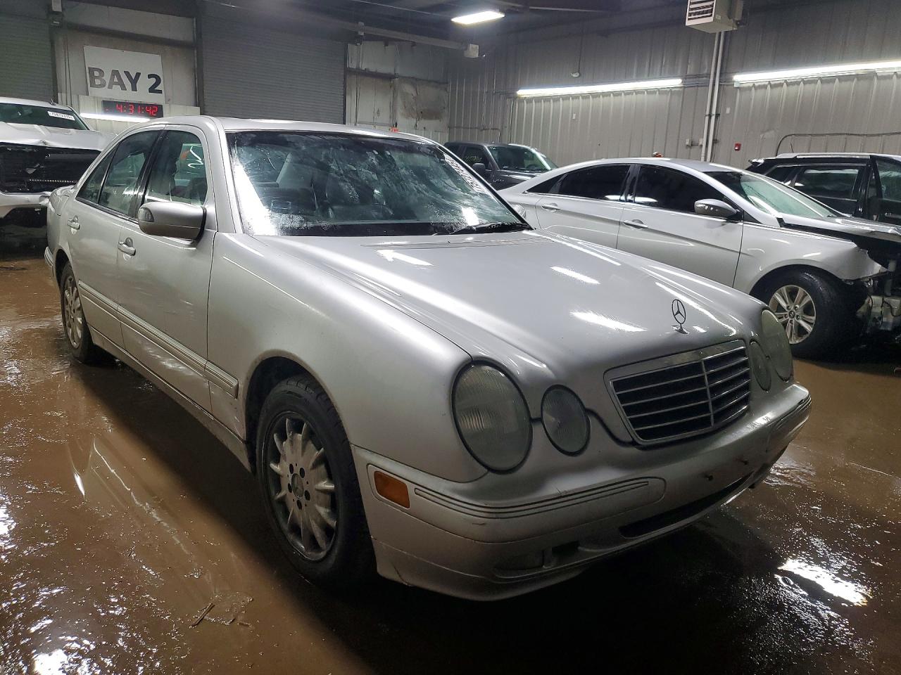 2000 Mercedes-benz E 320 Silver vin: WDBJF65J4YB026106