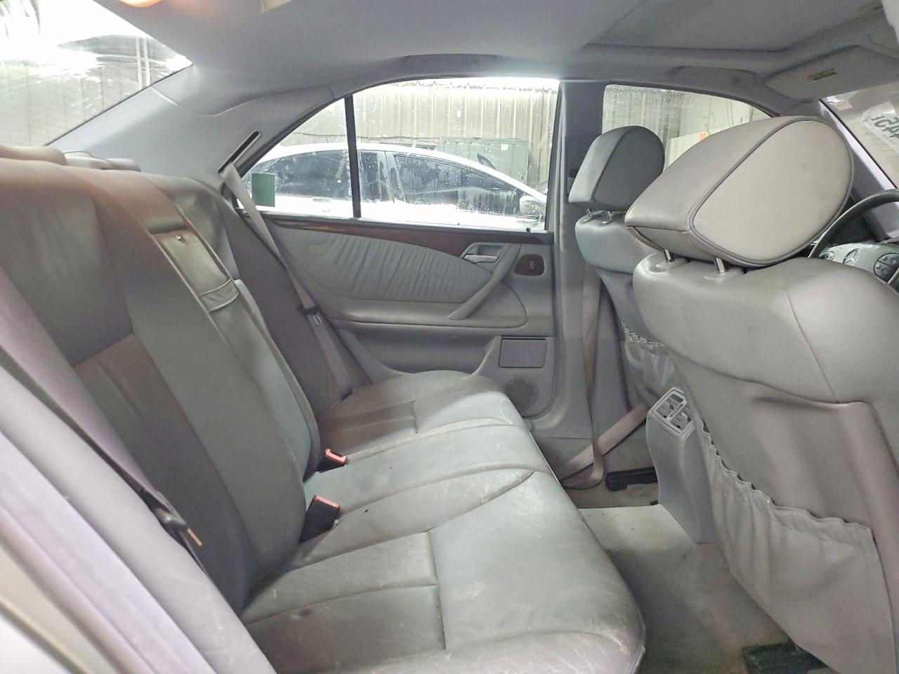 2000 Mercedes-benz E 320 Silver vin: WDBJF65J4YB026106