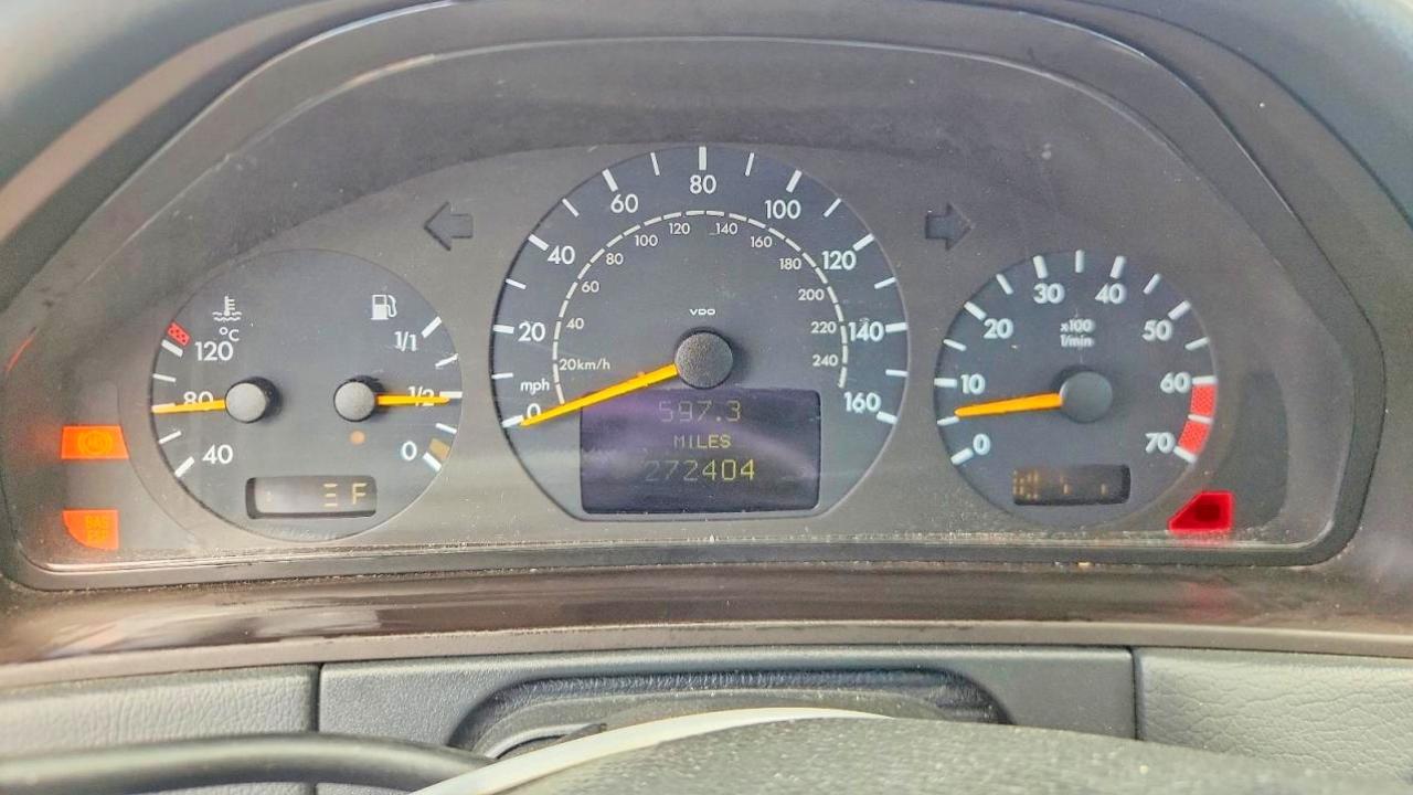 2000 Mercedes-benz E 320 Black vin: WDBJF65J4YB061311