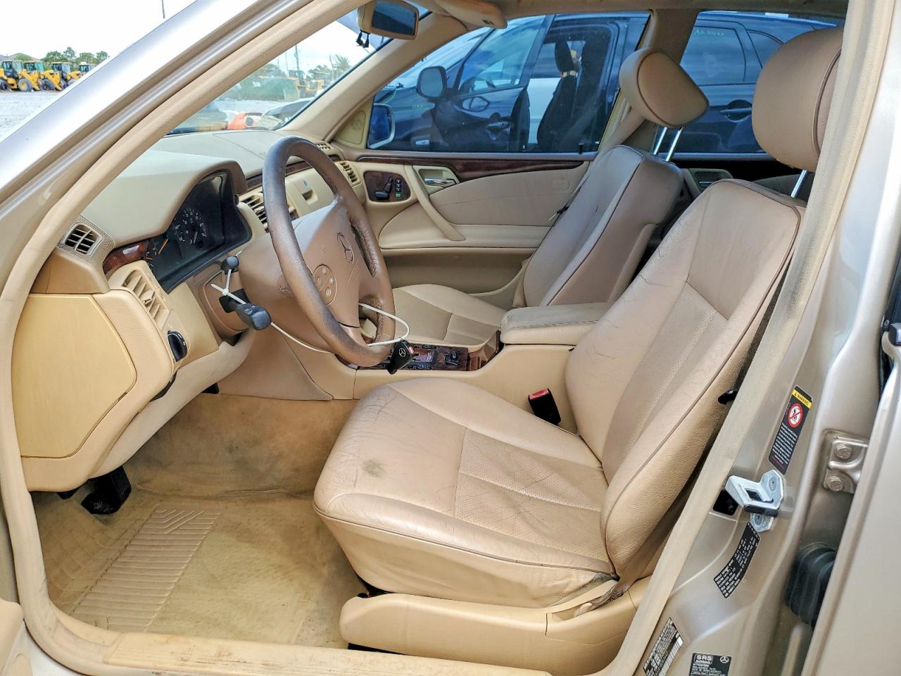 2000 Mercedes-benz E 320 Beige vin: WDBJF65J4YB083647