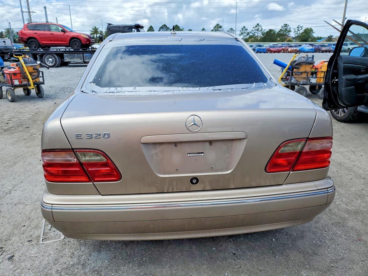 2000 Mercedes-benz E 320 Beige vin: WDBJF65J4YB083647