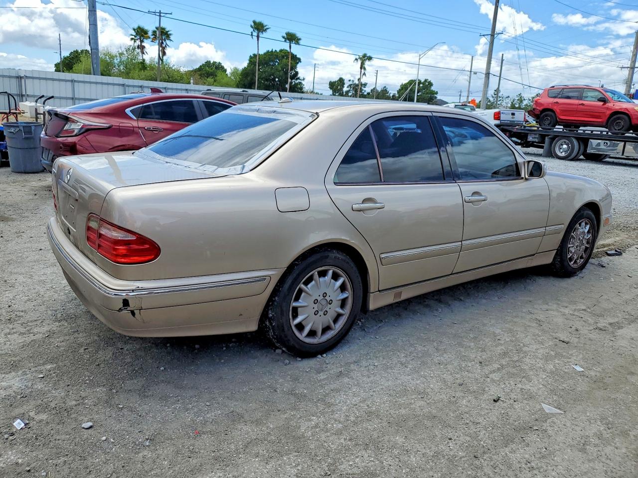 2000 Mercedes-benz E 320 Beige vin: WDBJF65J4YB083647