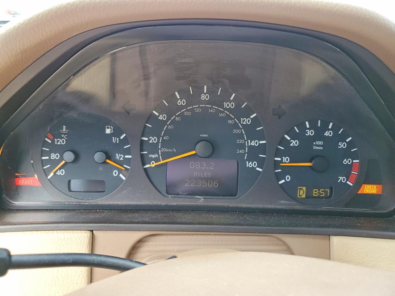2000 Mercedes-benz E 320 Beige vin: WDBJF65J4YB083647