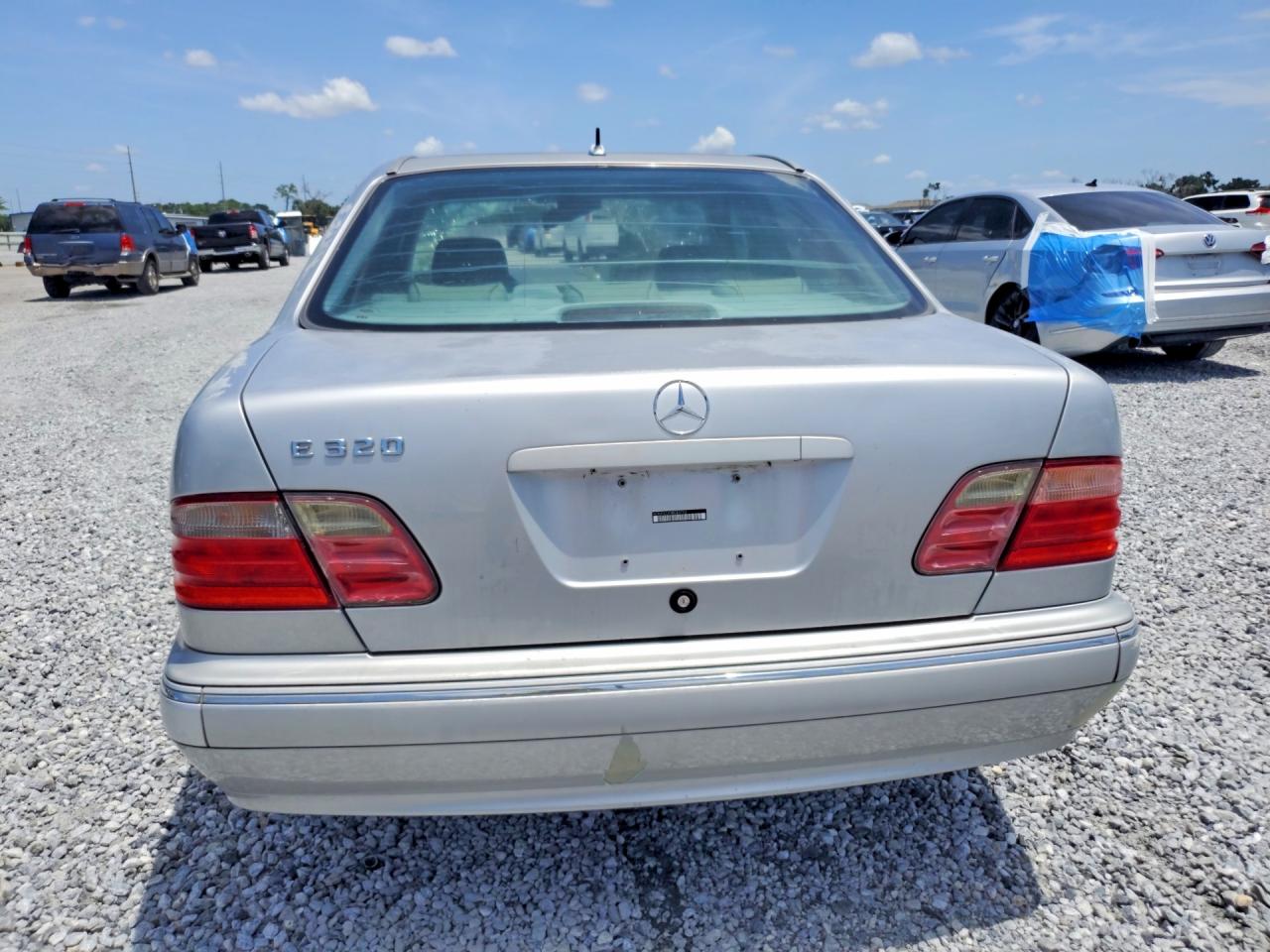 2000 Mercedes-benz E 320 Silver vin: WDBJF65J4YB083793