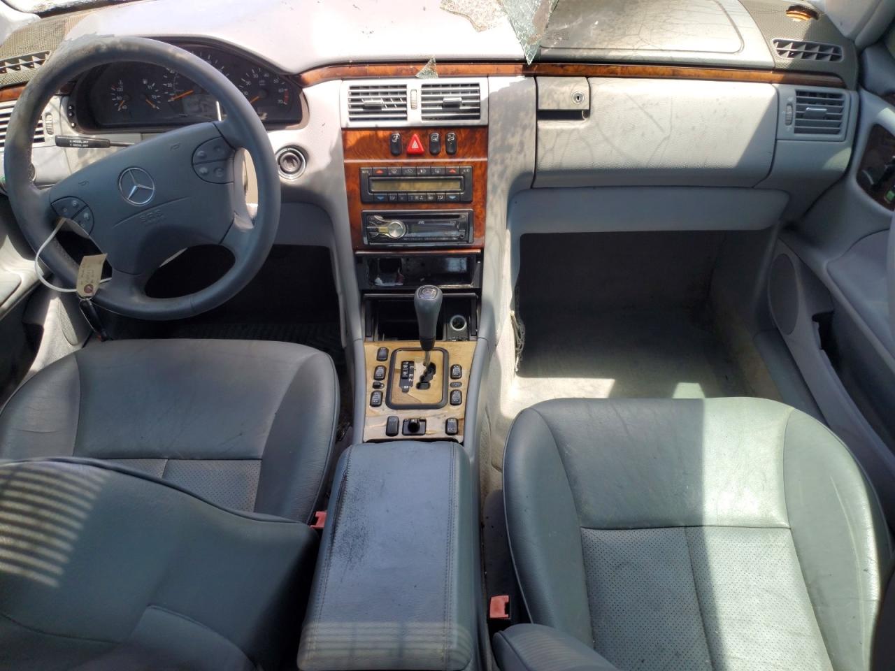 2000 Mercedes-benz E 320 Silver vin: WDBJF65J4YB083793