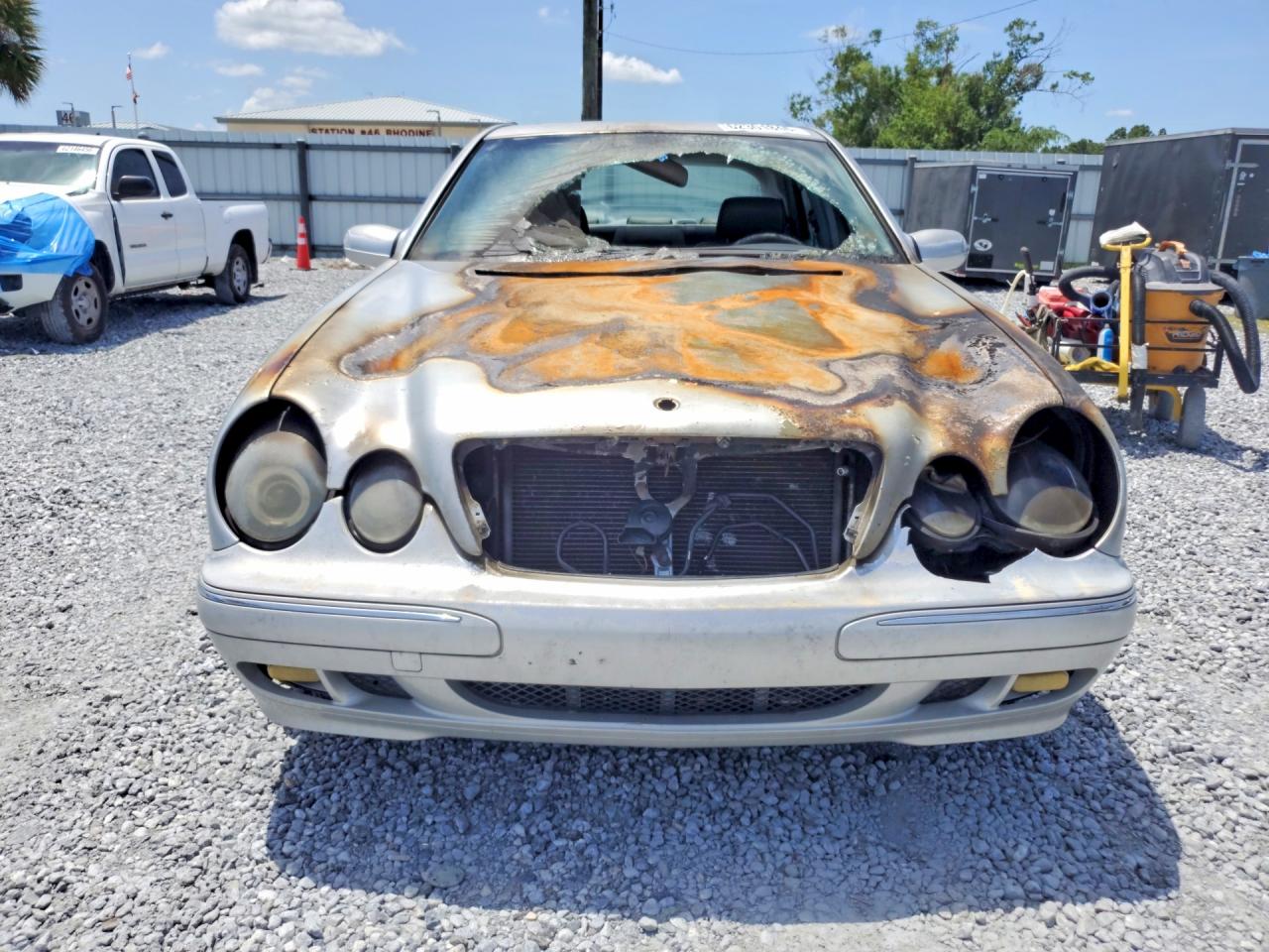2000 Mercedes-benz E 320 Silver vin: WDBJF65J4YB083793