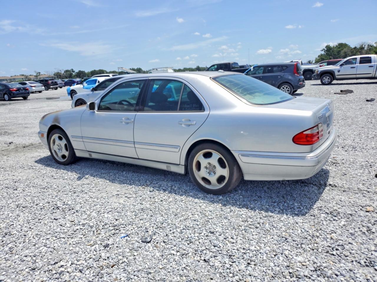 2000 Mercedes-benz E 320 Silver vin: WDBJF65J4YB083793