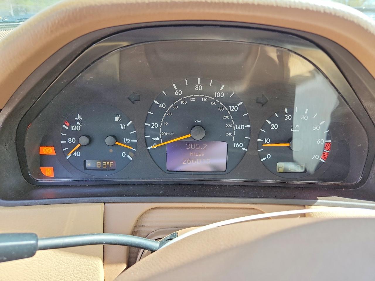 2000 Mercedes-benz E 320 Beige vin: WDBJF65J4YB123676