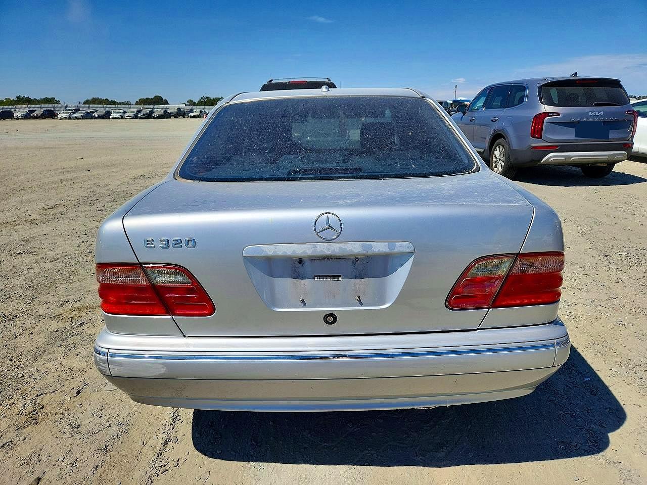 2002 Mercedes-benz E 320 Silver vin: WDBJF65J52B412959