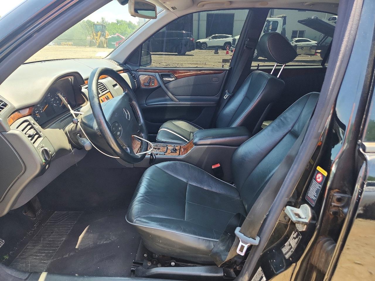 2002 Mercedes-benz E 320 Black vin: WDBJF65J52B422570
