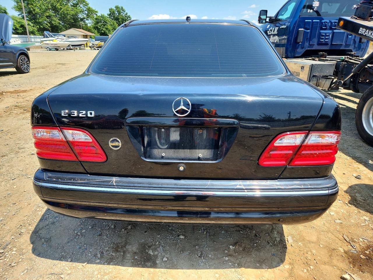 2002 Mercedes-benz E 320 Black vin: WDBJF65J52B422570