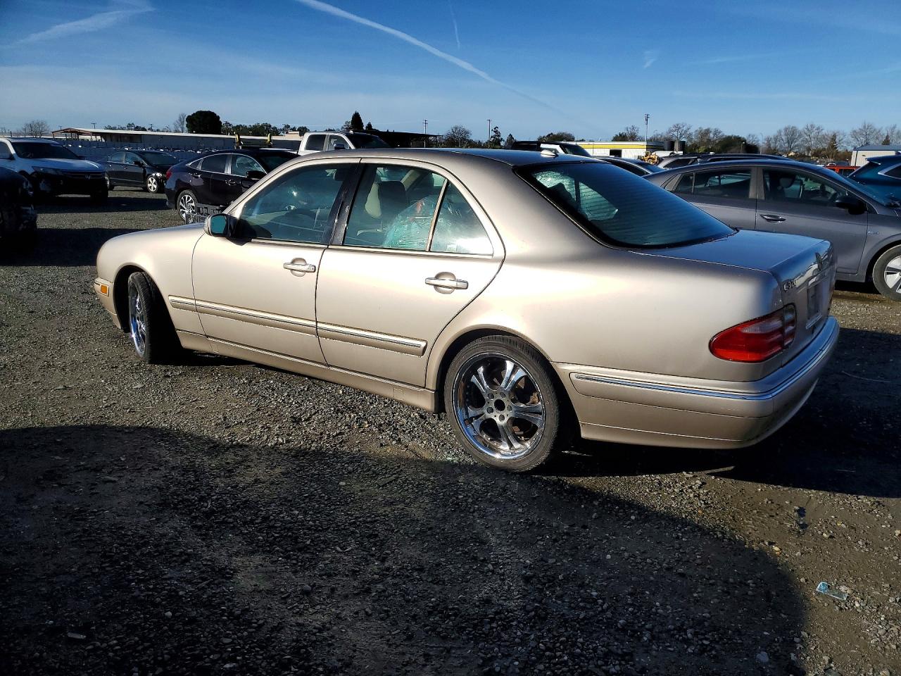 2002 Mercedes-benz E-class Cream vin: WDBJF65J52B427767