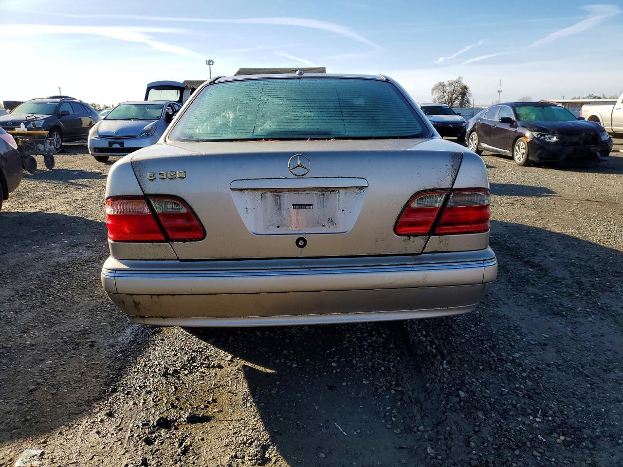 2002 Mercedes-benz E-class Cream vin: WDBJF65J52B427767
