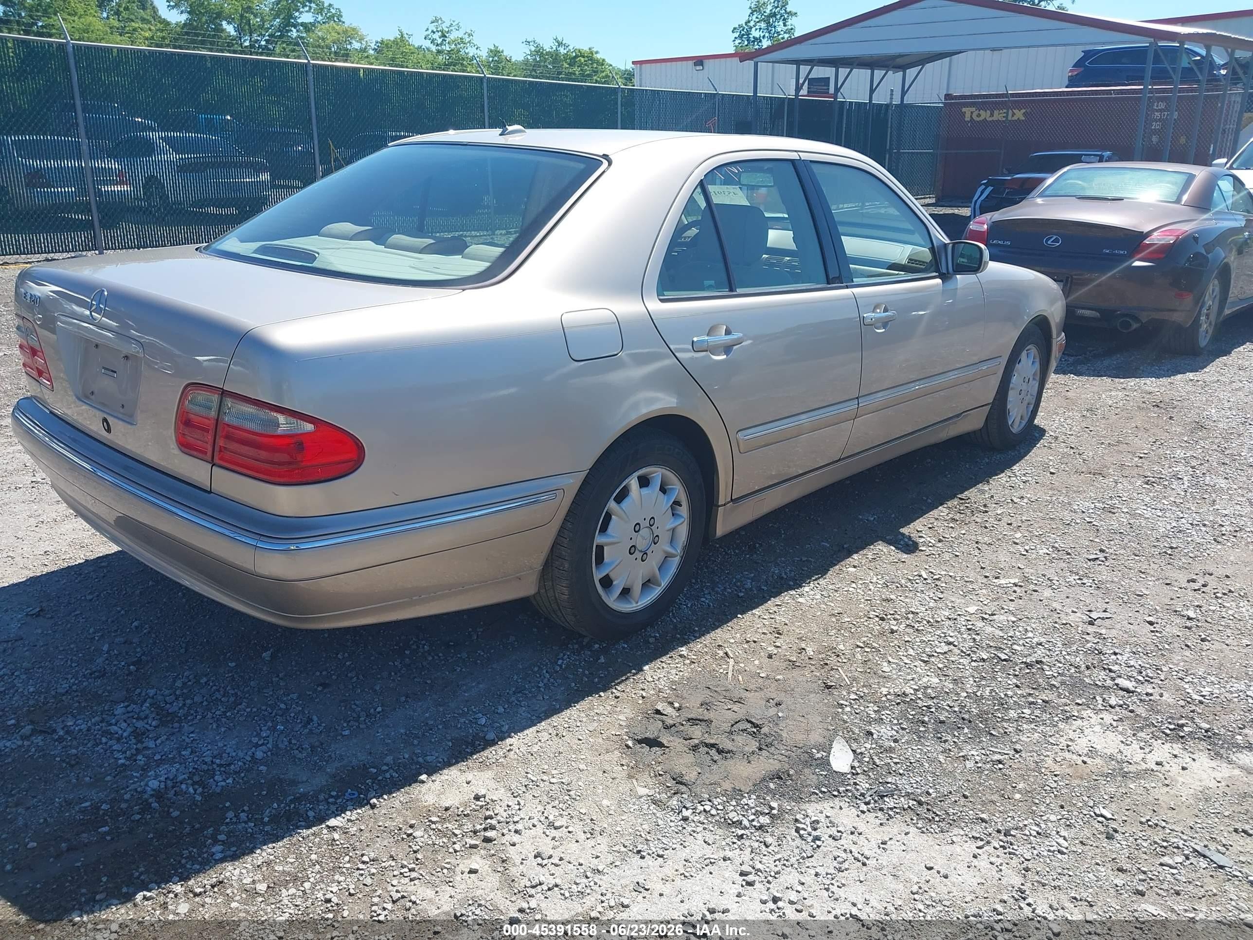 2000 Mercedes-benz E 320   Gold vin: WDBJF65J5YA978988