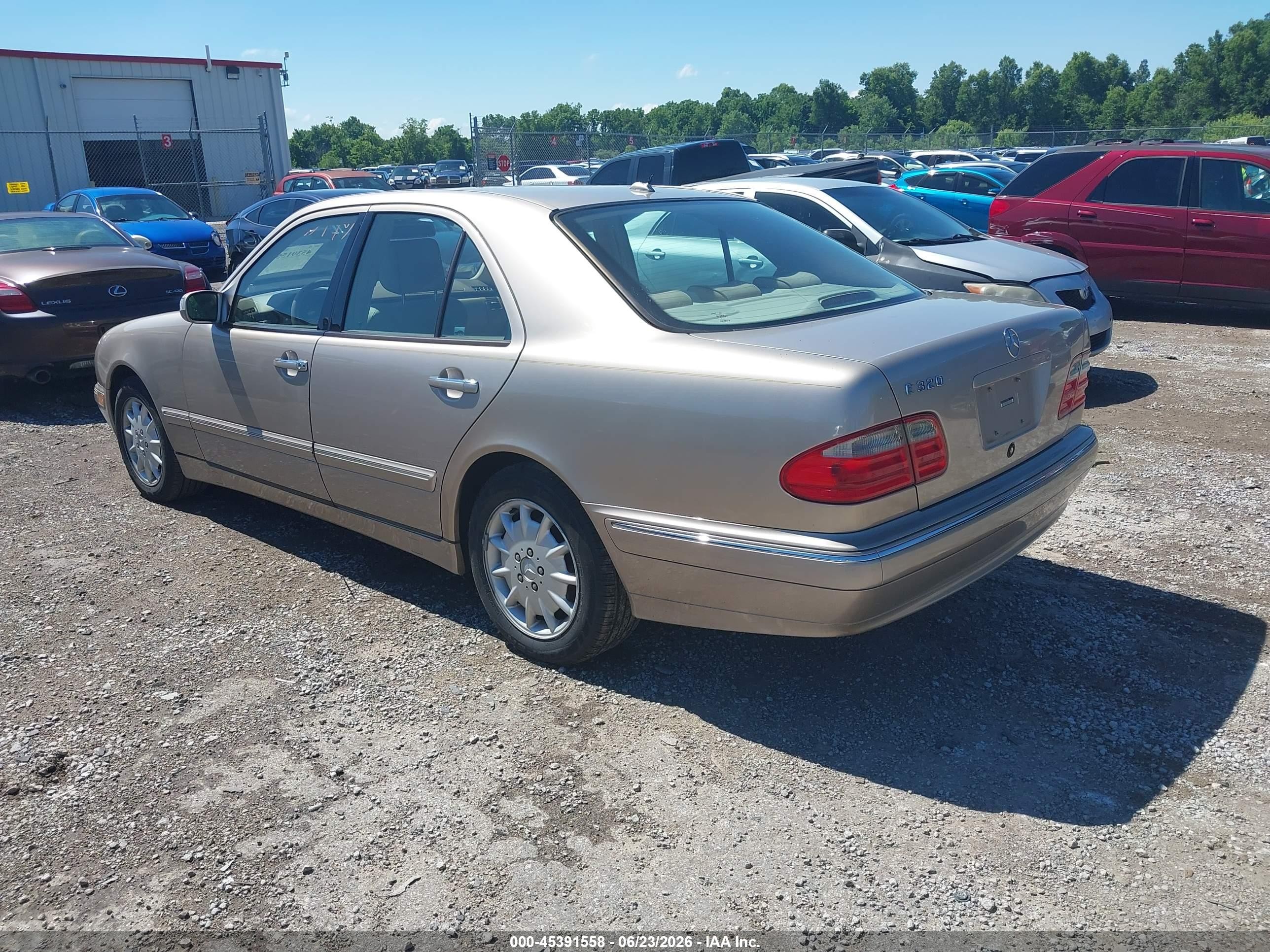 2000 Mercedes-benz E 320   Gold vin: WDBJF65J5YA978988