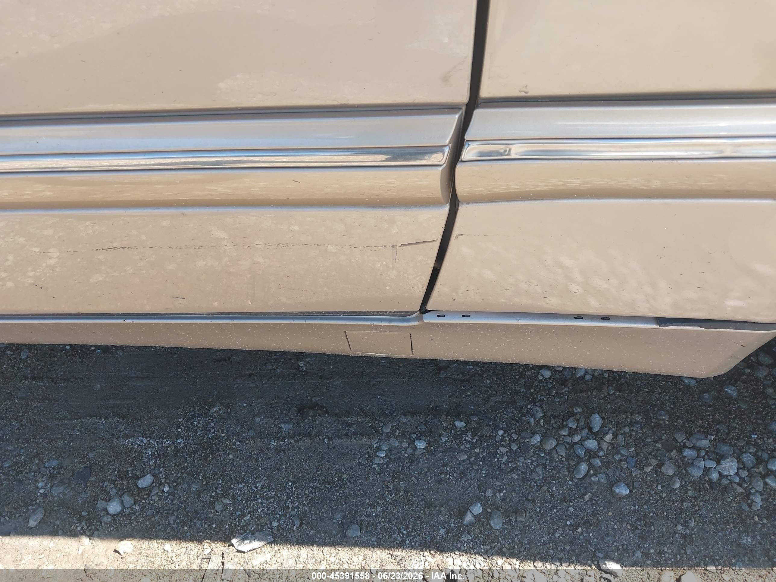 2000 Mercedes-benz E 320   Gold vin: WDBJF65J5YA978988