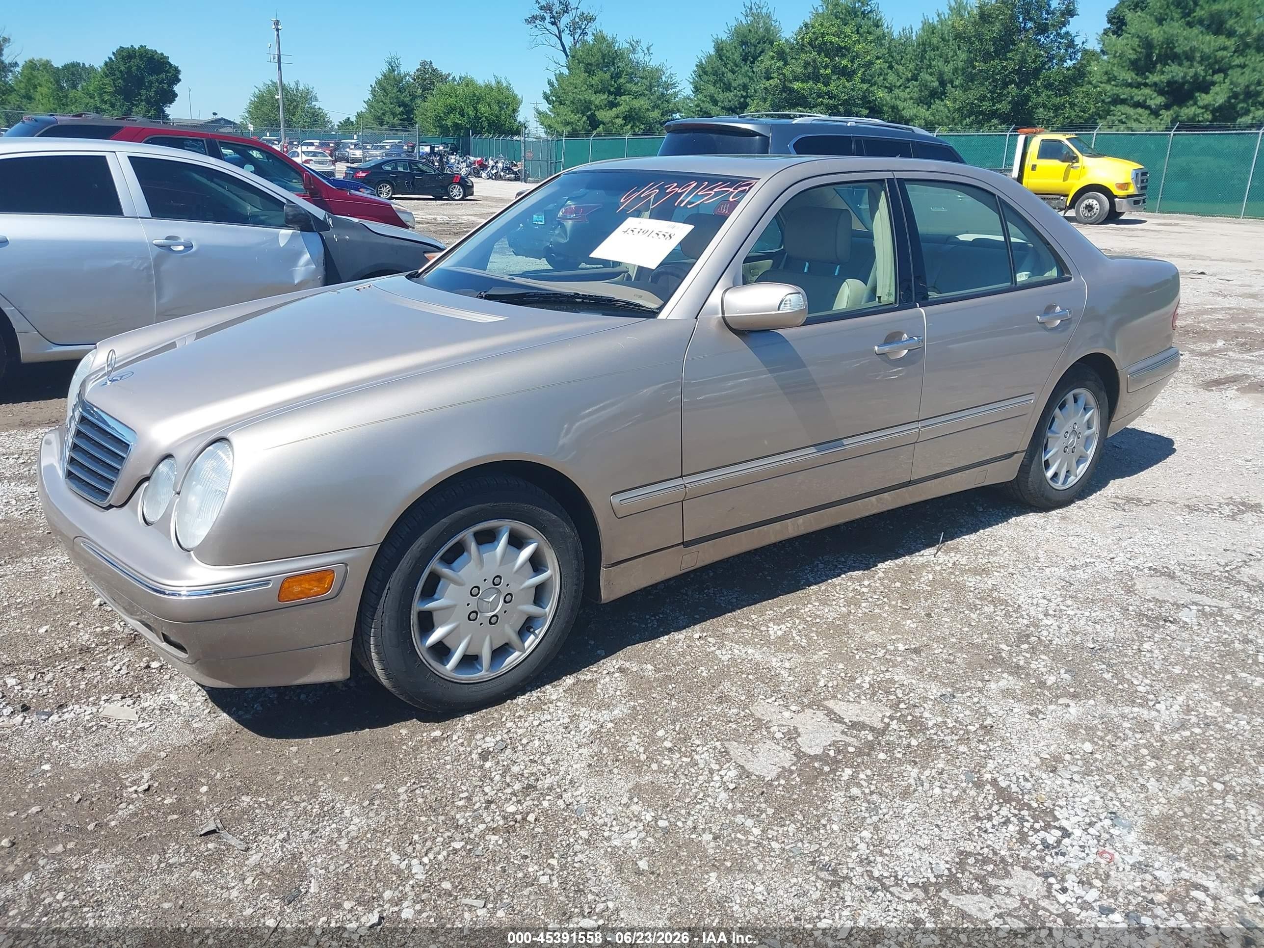 2000 Mercedes-benz E 320   Gold vin: WDBJF65J5YA978988