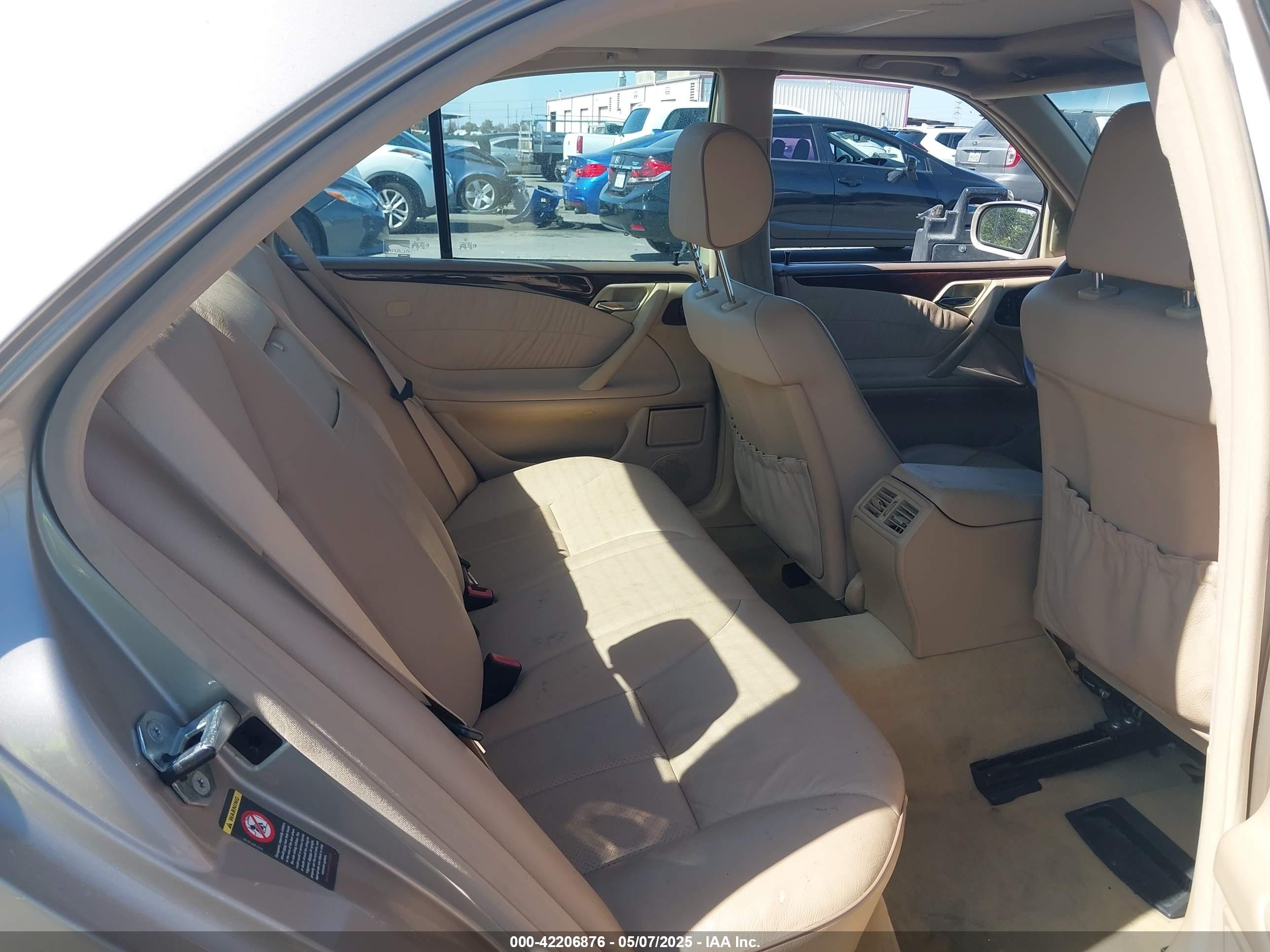 2000 Mercedes-benz E 320   Gold vin: WDBJF65J5YA983253
