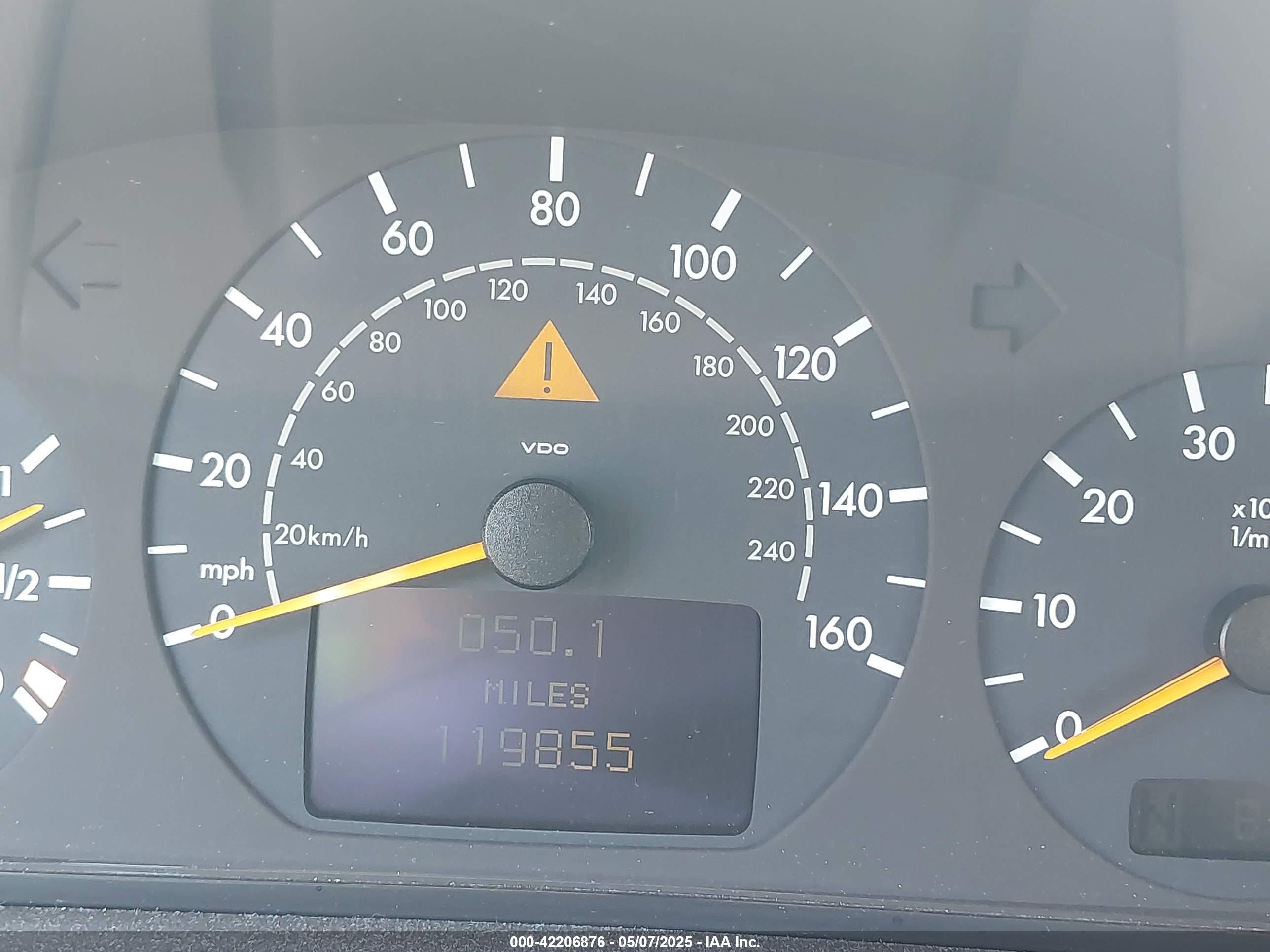 2000 Mercedes-benz E 320   Gold vin: WDBJF65J5YA983253
