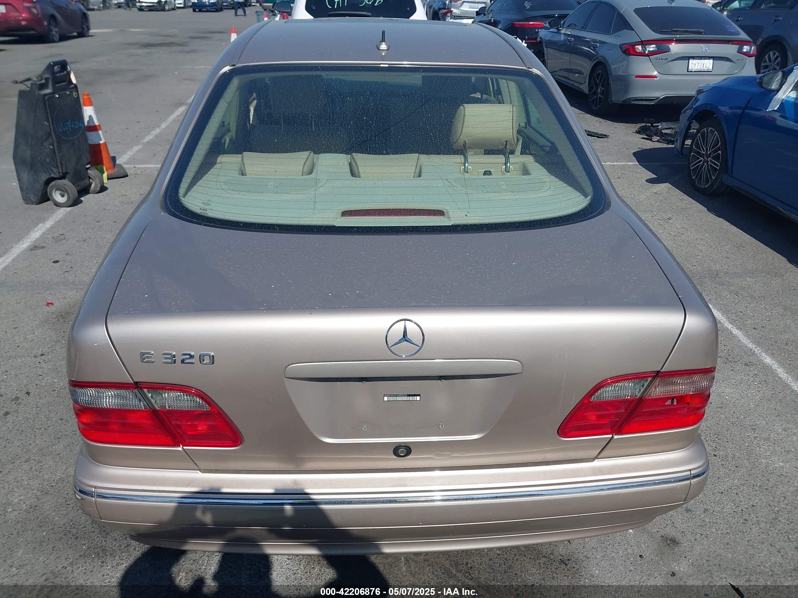 2000 Mercedes-benz E 320   Gold vin: WDBJF65J5YA983253