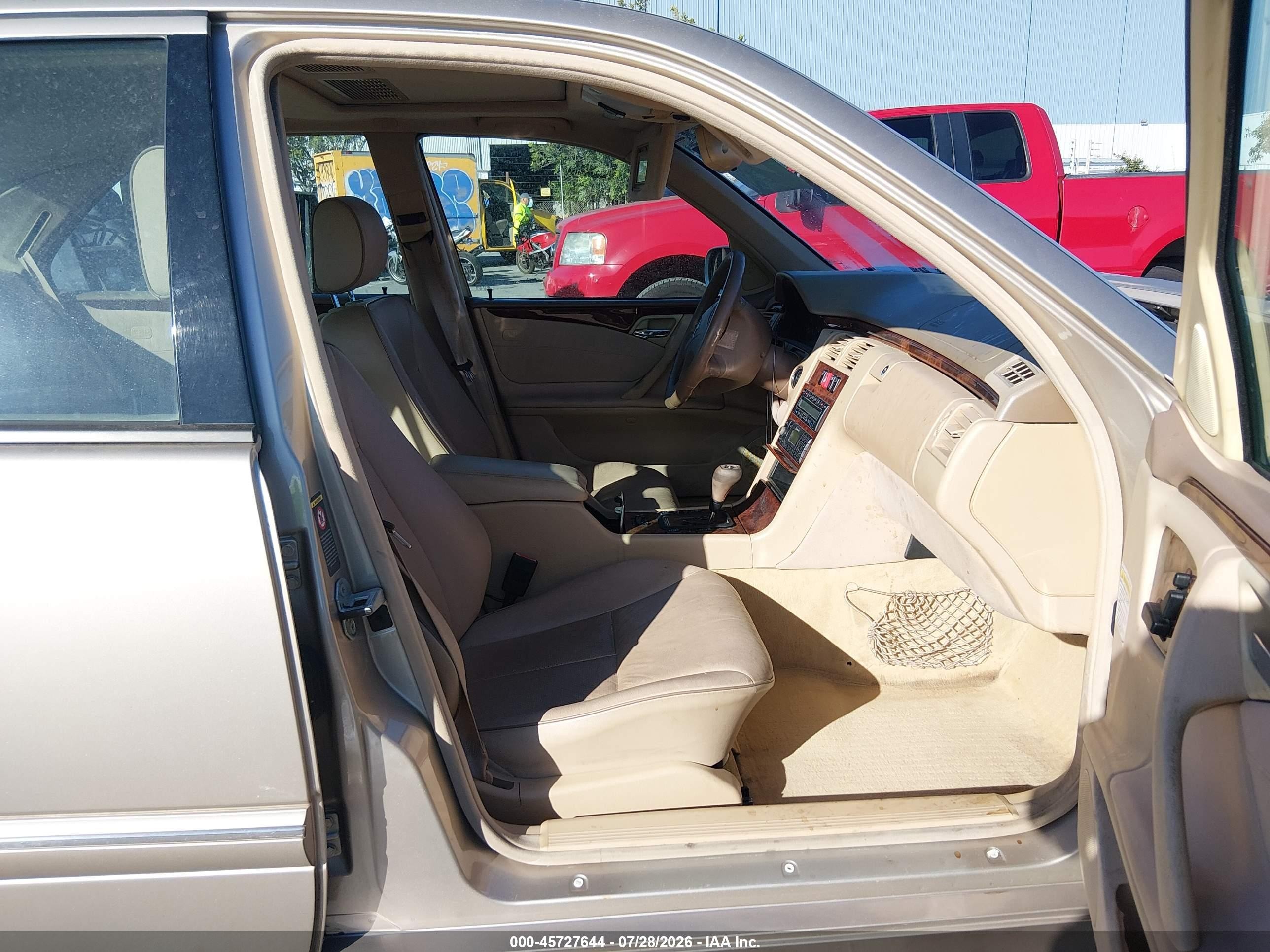 2000 Mercedes-benz E 320   Beige vin: WDBJF65J5YB089411