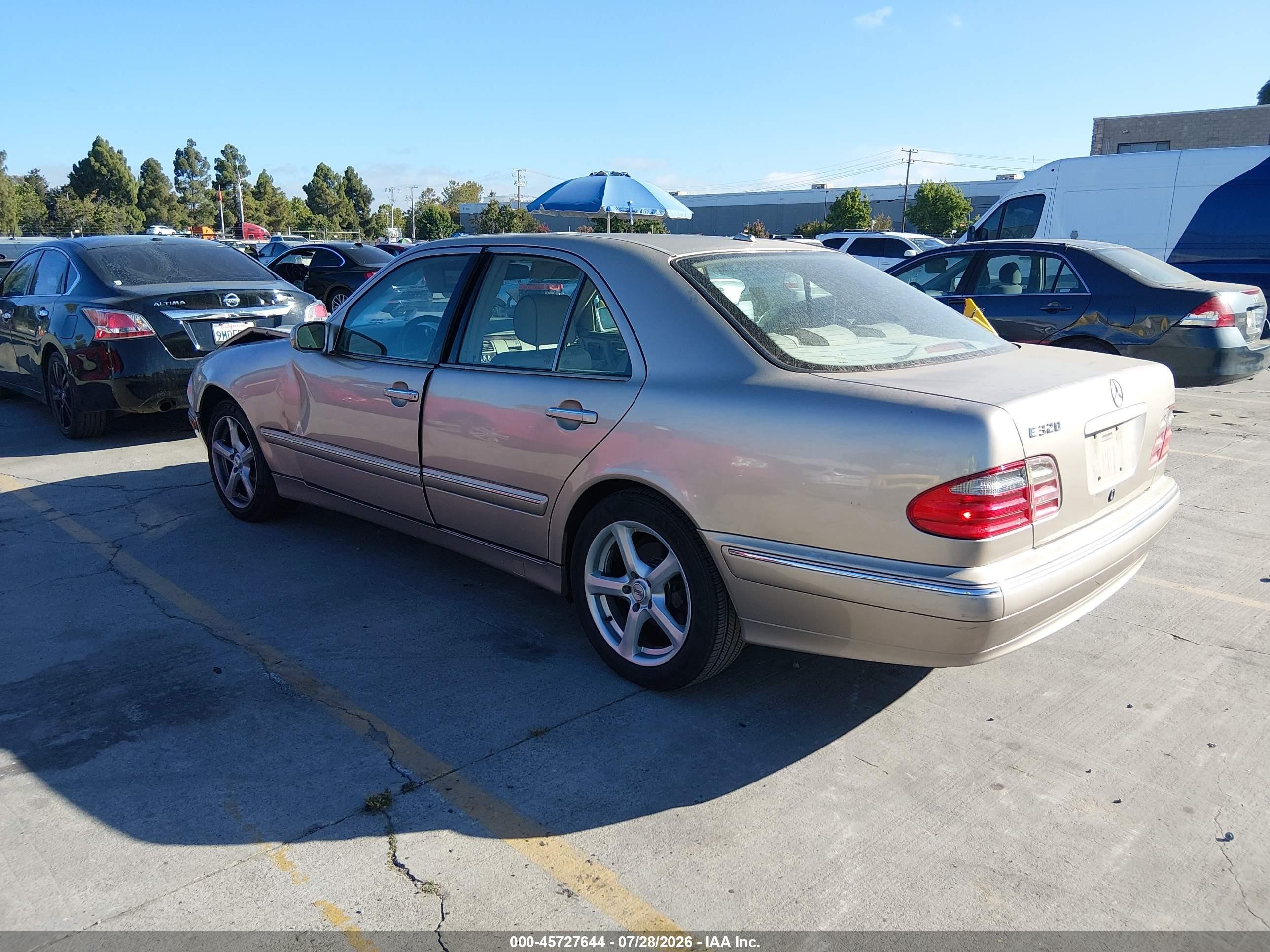 2000 Mercedes-benz E 320   Beige vin: WDBJF65J5YB089411