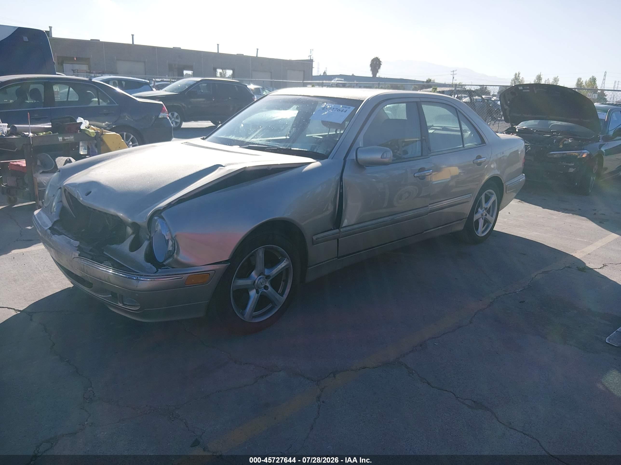 2000 Mercedes-benz E 320   Beige vin: WDBJF65J5YB089411