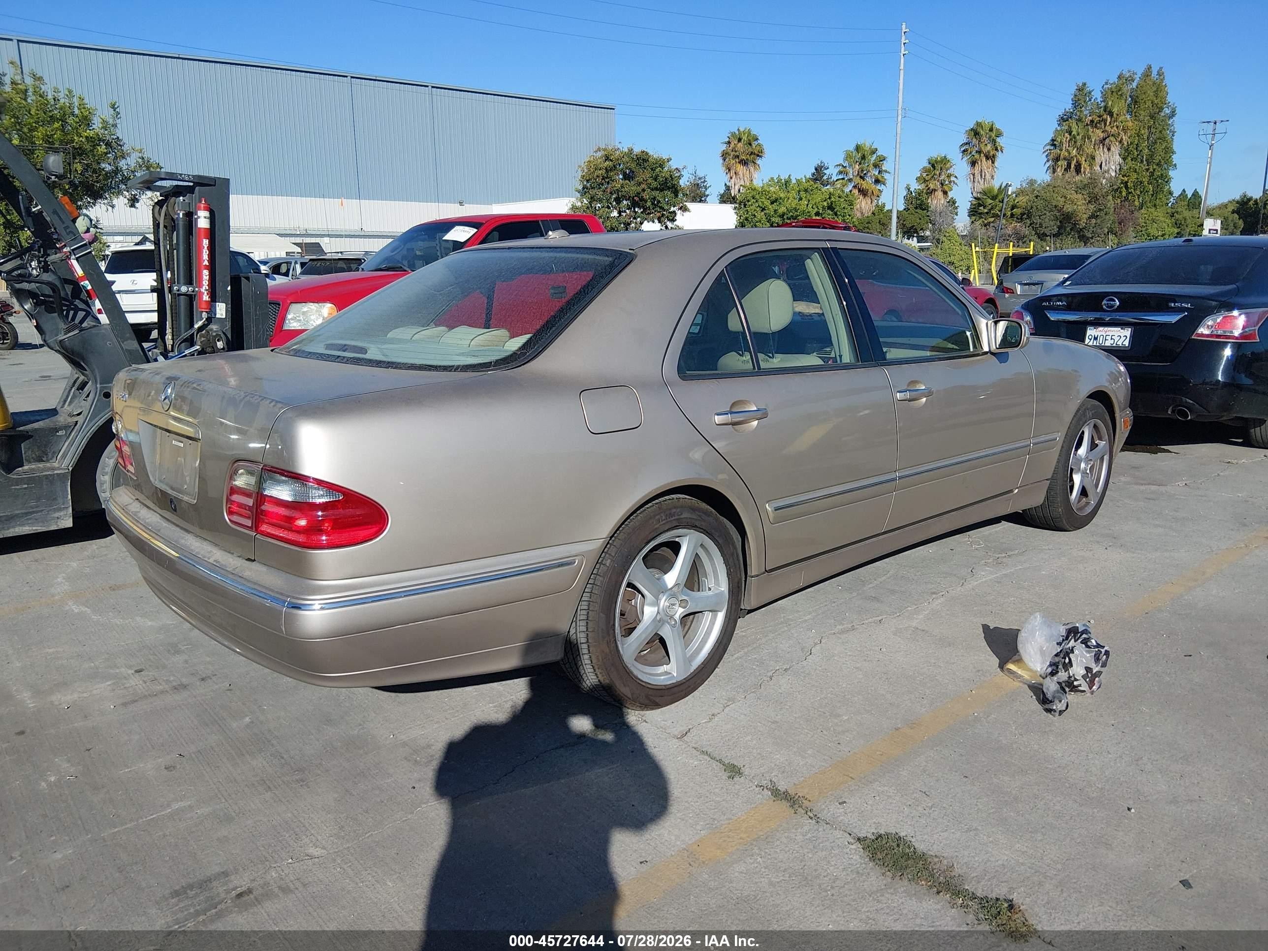2000 Mercedes-benz E 320   Beige vin: WDBJF65J5YB089411