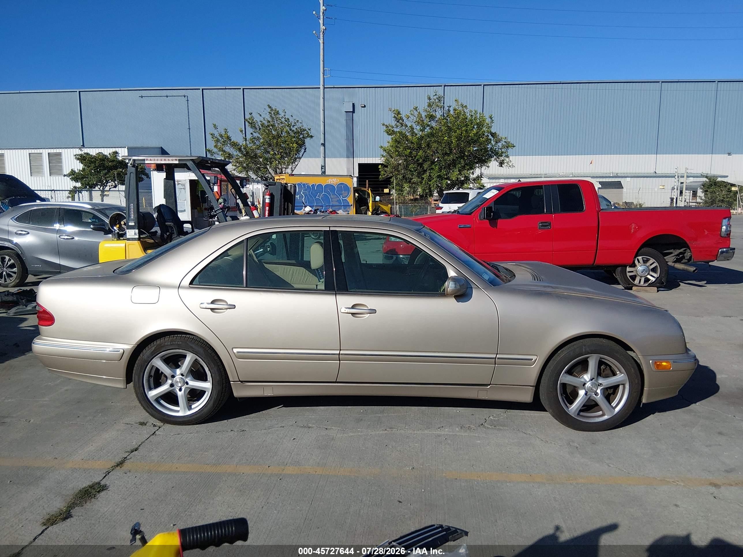 2000 Mercedes-benz E 320   Beige vin: WDBJF65J5YB089411